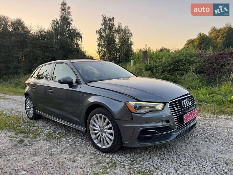 Хэтчбек Audi A3 2016 в 