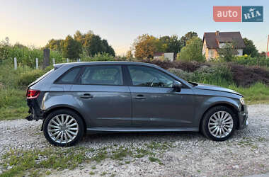 Хэтчбек Audi A3 2016 в 