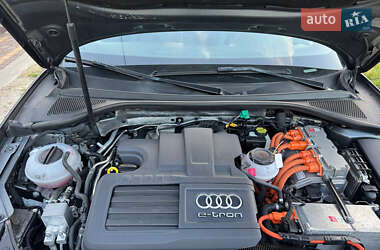 Хэтчбек Audi A3 2016 в 