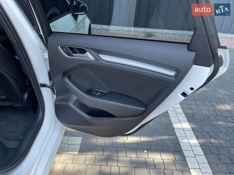 Хэтчбек Audi A3 2016 в Ровно