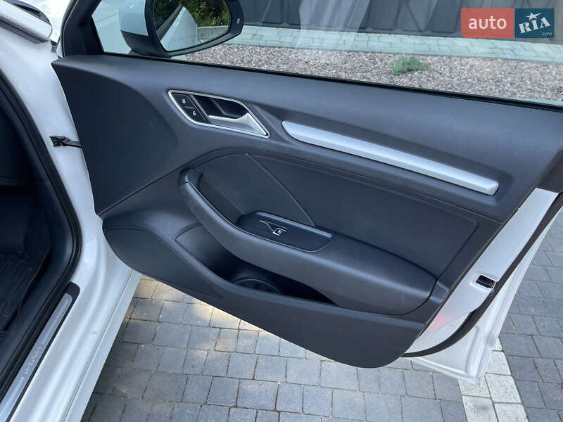 Хэтчбек Audi A3 2016 в Ровно