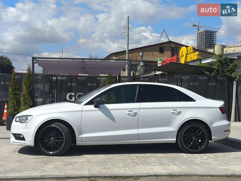 Седан Audi A3 2016 в Киеве