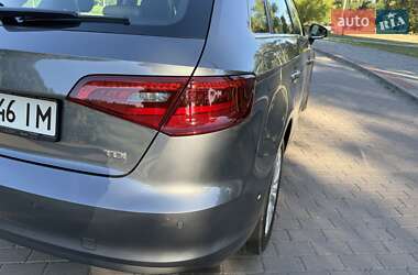 Хетчбек Audi A3 2015 в 