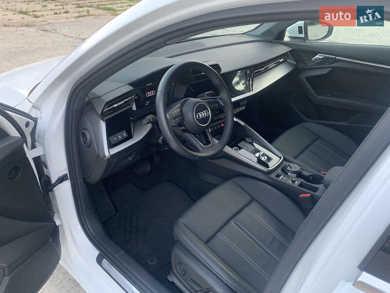 Седан Audi A3 2023 в Ровно
