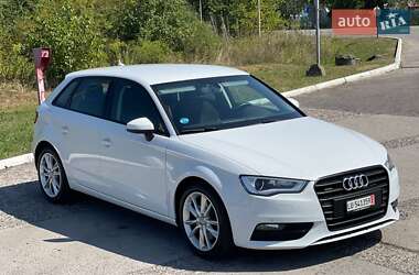 Хэтчбек Audi A3 2015 в 