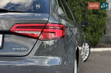 Хэтчбек Audi A3 2016 в 
