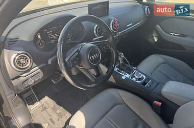 Хэтчбек Audi A3 2016 в 