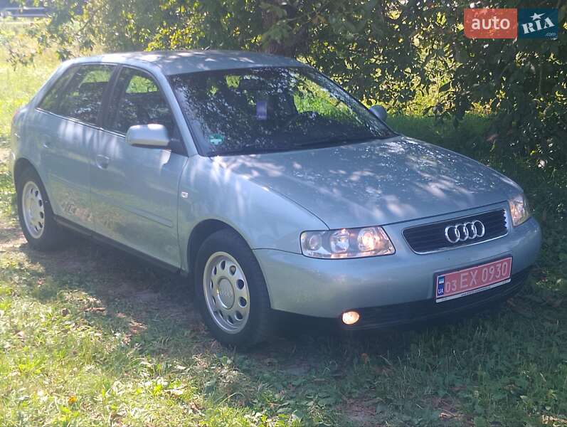 Хэтчбек Audi A3 2000 в 