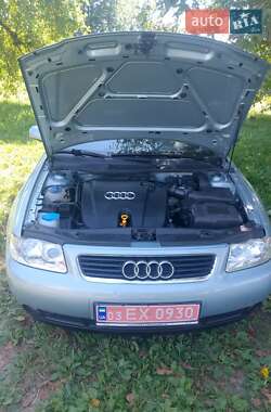 Хэтчбек Audi A3 2000 в 