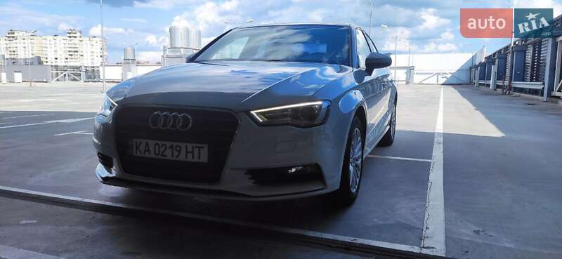 Седан Audi A3 2016 в Киеве
