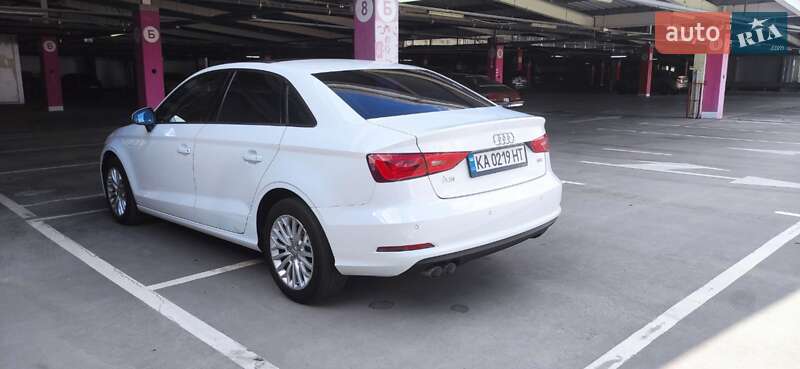 Седан Audi A3 2016 в Киеве