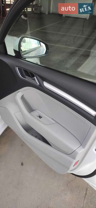 Седан Audi A3 2016 в Киеве