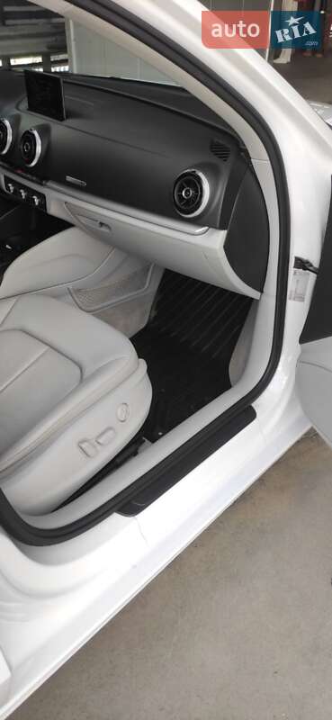 Седан Audi A3 2016 в Киеве