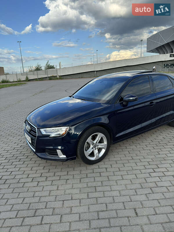 Седан Audi A3 2017 в Львові
