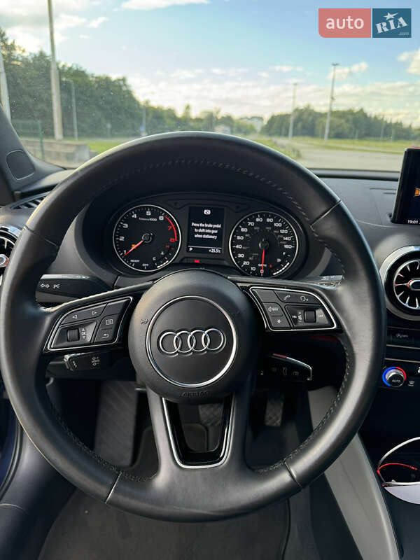 Седан Audi A3 2017 в Львові
