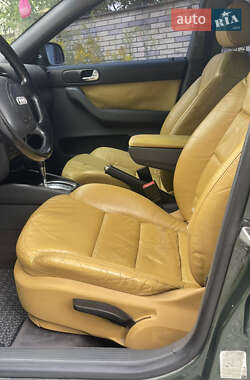 Хэтчбек Audi A3 2000 в 