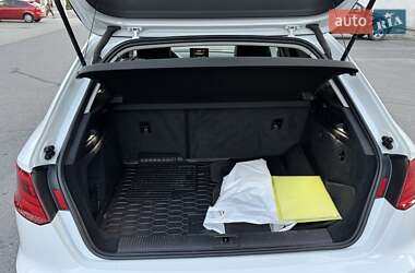 Хэтчбек Audi A3 2016 в 