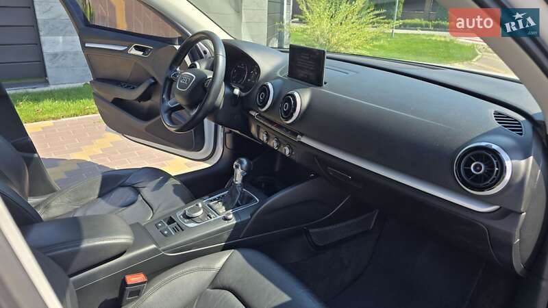 Хэтчбек Audi A3 2015 в Киеве