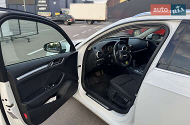 Хэтчбек Audi A3 2013 в 