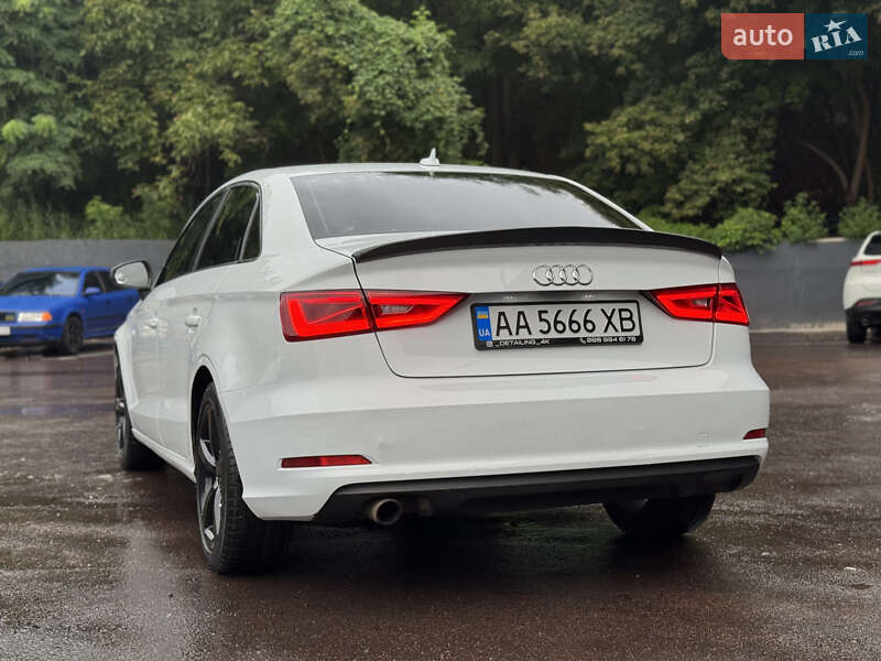 Седан Audi A3 2014 в Ужгороде