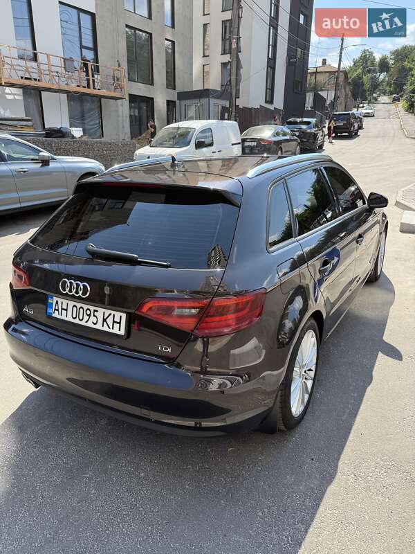 Хэтчбек Audi A3 2015 в Киеве