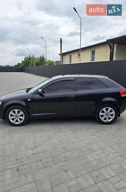 Хэтчбек Audi A3 2004 в 