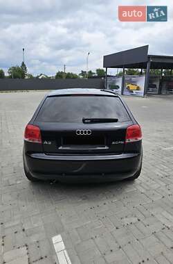 Хэтчбек Audi A3 2004 в 