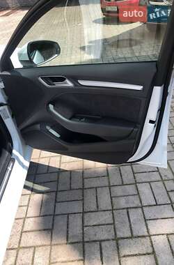 Хэтчбек Audi A3 2016 в 