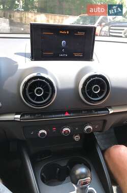 Хэтчбек Audi A3 2016 в 