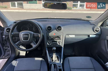 Хэтчбек Audi A3 2004 в 