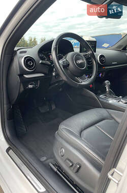 Хэтчбек Audi A3 2016 в 