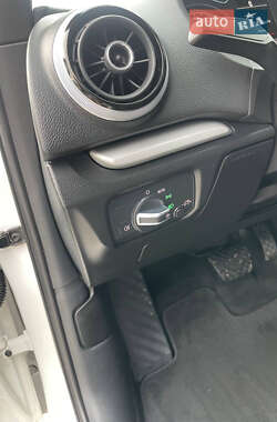 Хэтчбек Audi A3 2016 в 