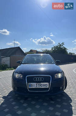 Хэтчбек Audi A3 2004 в 