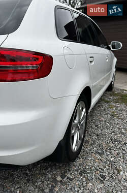 Хэтчбек Audi A3 2013 в 