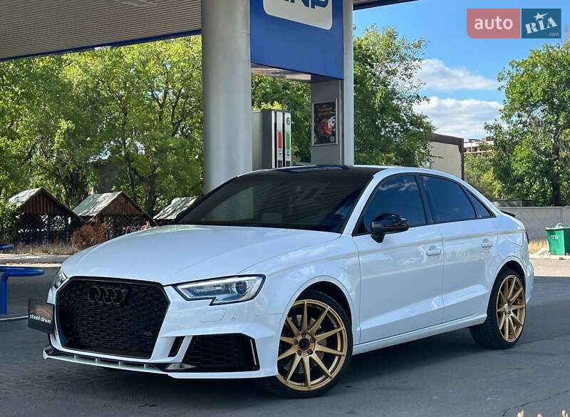 Хэтчбек Audi A3 2016 в 