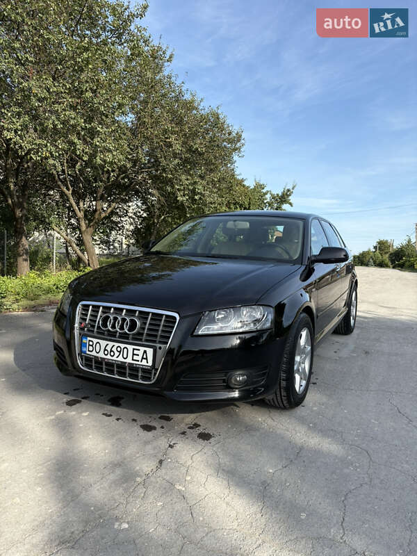 Хэтчбек Audi A3 2012 в 