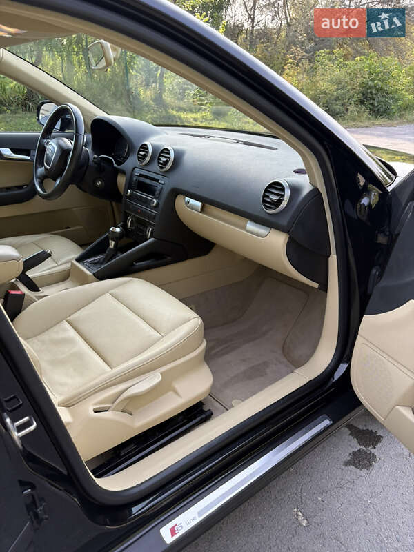 Хэтчбек Audi A3 2012 в Лановцах