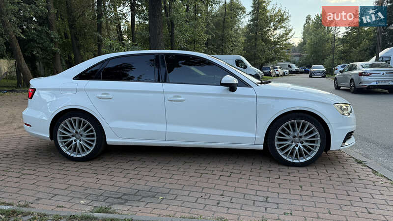 Седан Audi A3 2016 в Киеве