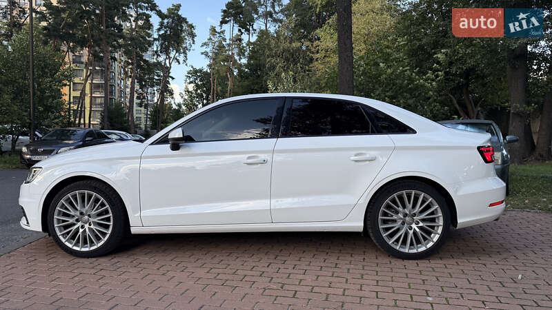 Седан Audi A3 2016 в Киеве