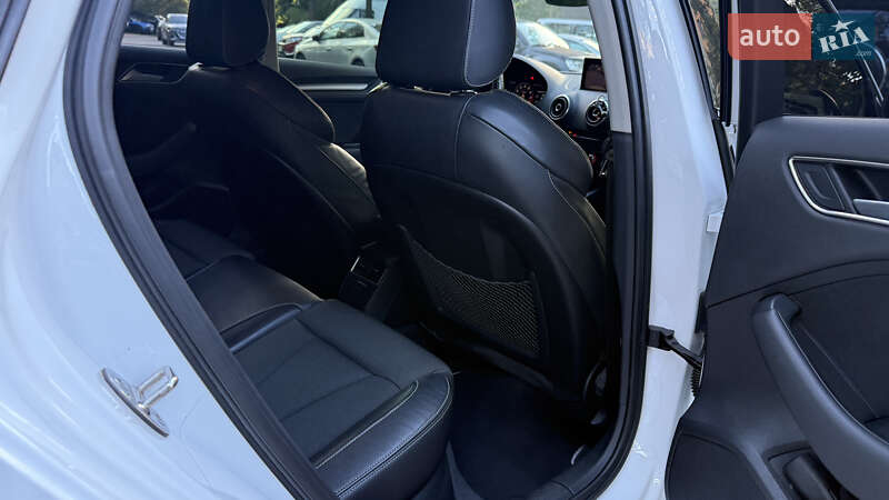 Седан Audi A3 2016 в Киеве