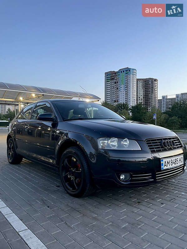 Хэтчбек Audi A3 2003 в 