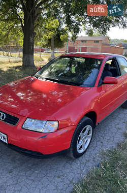Хэтчбек Audi A3 1999 в 