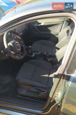 Хэтчбек Audi A3 2004 в 