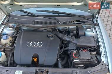 Хэтчбек Audi A3 2001 в 