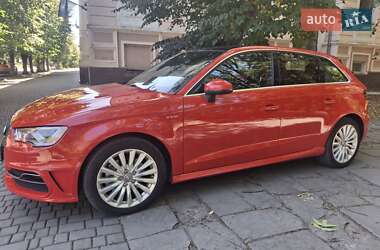 Хэтчбек Audi A3 2015 в 