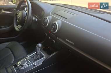 Хэтчбек Audi A3 2015 в 