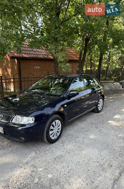Хэтчбек Audi A3 2001 в 