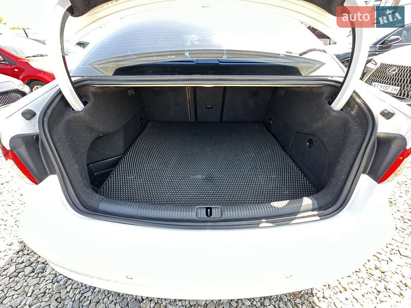 Седан Audi A3 2016 в Ивано-Франковске