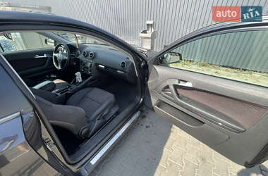 Хетчбек Audi A3 2004 в 