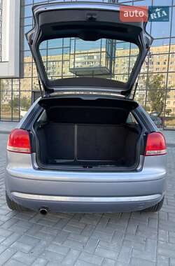 Хетчбек Audi A3 2004 в 